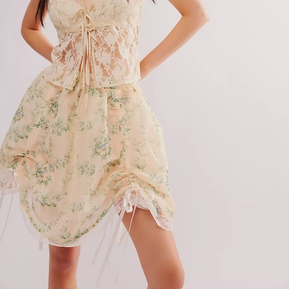 NWT Selkie x Free People The Villa Floral Theatre Mini Skirt